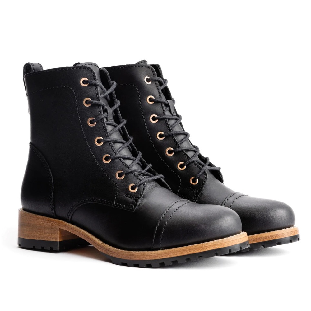 lace up leather boots size 7.5